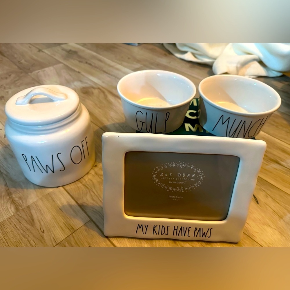 Rae Dunn Set for pets
1 Treats canister
2 pet dish
1 photo frame
